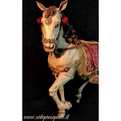 Cavallo arabo con crina sciolta